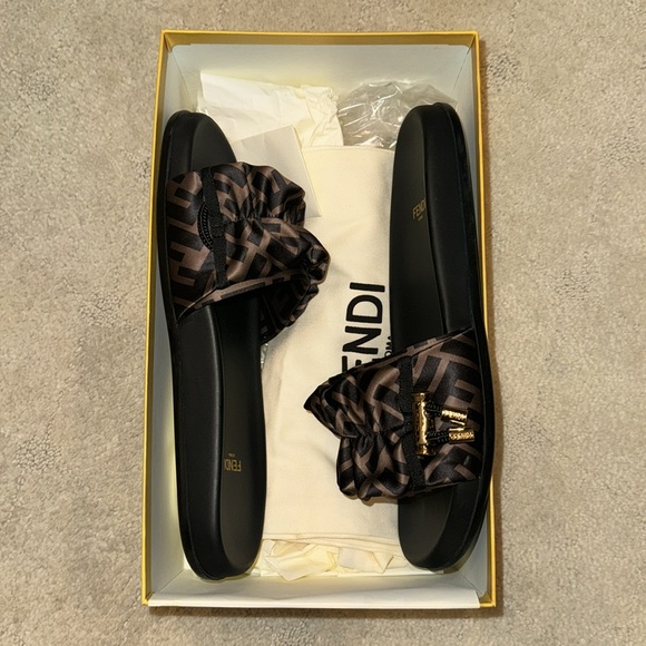 Fendi Feel Slides - Picture 4 of 5